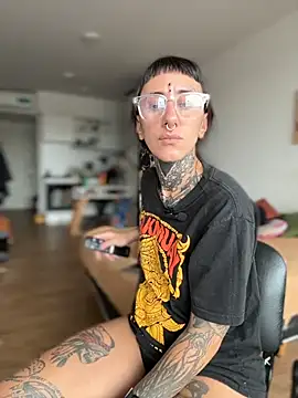 Snapshot of xsadtanas chatting on February 4, 3:51 pm xsadtanas online show from February 4, 3:51 pm