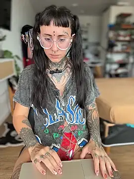 Snapshot of xsadtanas chatting on February 23, 5:32 pm xsadtanas online show from February 23, 5:32 pm