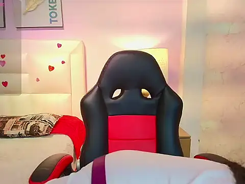 Snapshot of AmyTorres_ chatting on February 20, 7:58 pm AmyTorres online show from February 20, 7:58 pm