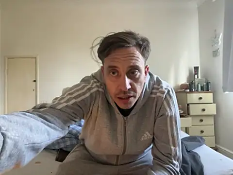 malcolm2334 online show from April 12, 2:22 pm