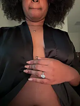 cocoaswretie online show from February 12, 11:44 pm