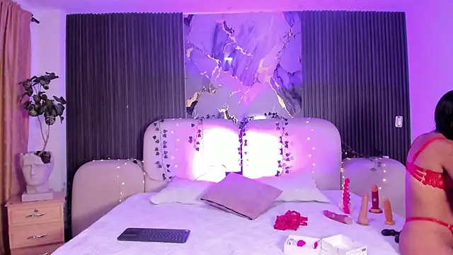 JazminRusso  online show from April 17, 4:48 am