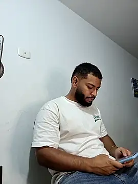 Snapshot of KLEYTON33 chatting on March 3, 3:01 am KLEYTON33 online show from March 3, 3:01 am