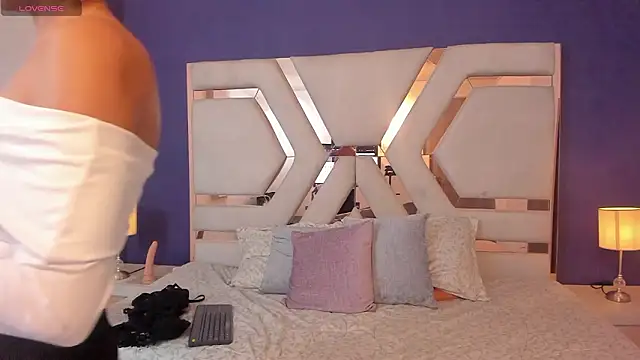 Snapshot of Sara_Evaanns chatting on February 12, 2:34 pm Sara Evaanns online show from February 12, 2:34 pm