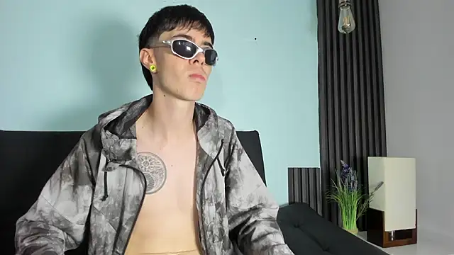 Snapshot of Lio_____ chatting on February 2, 3:16 am Lio online show from February 2, 3:16 am