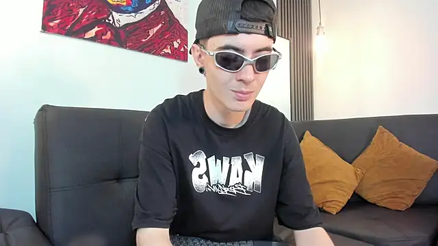 Snapshot of Lio_____ chatting on February 10, 3:32 am Lio online show from February 10, 3:32 am