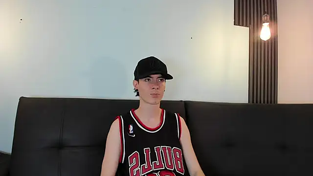 Snapshot of Lio_____ chatting on February 28, 1:50 am Lio online show from February 28, 1:50 am