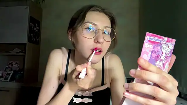 Miaaa Moon online show from May 25, 7:31 pm