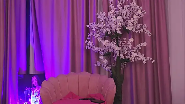 Snapshot of CassandraFoxy chatting on February 6, 5:23 am CassandraFoxy online show from February 6, 5:23 am