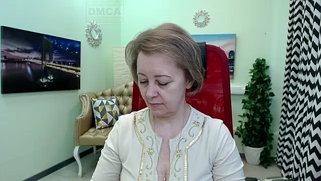 MONA W online show from March 18, 10:40 am