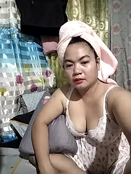 Snapshot of Zyramae_25 chatting on February 3, 9:14 am Zyramae 25 online show from February 3, 9:14 am