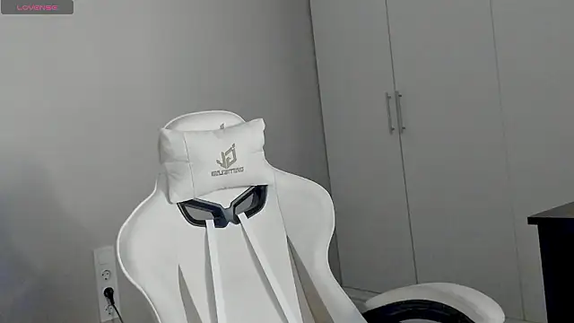 Leah Castro online show from February 6, 2:49 am