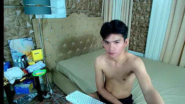 Snapshot of urtwinkjoshx chatting on February 17, 5:04 am urtwinkjoshx online show from February 17, 5:04 am