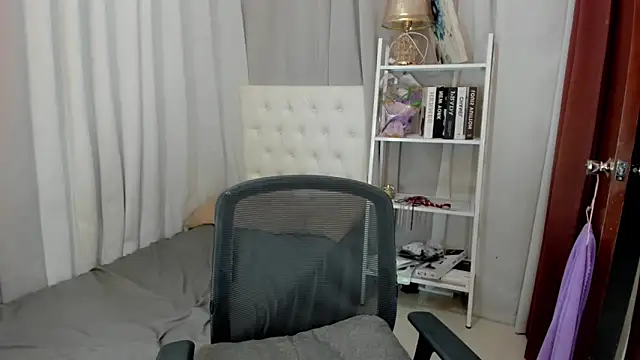 Snapshot of urtwinkjoshx chatting on March 2, 4:25 am urtwinkjoshx online show from March 2, 4:25 am