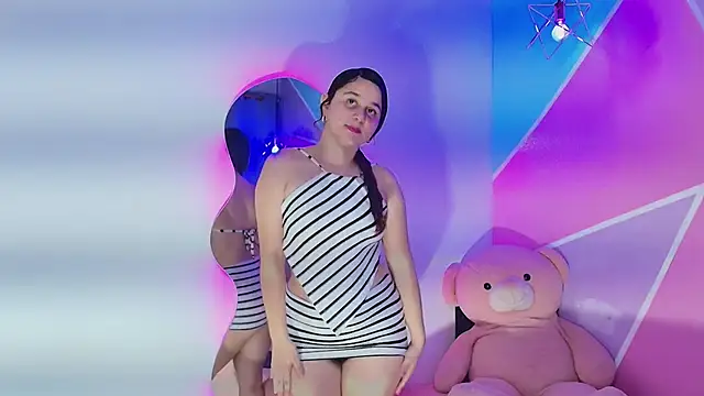 Snapshot of whitney_brown_ chatting on February 12, 1:17 pm whitney brown online show from February 12, 1:17 pm