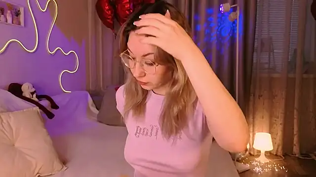 lusciousslily online show from February 26, 1:37 am