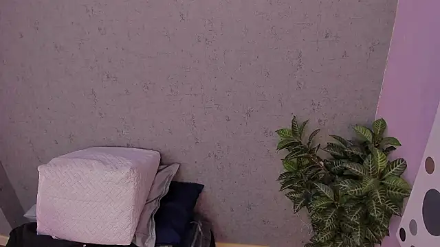 lil miia online show from March 11, 7:09 pm