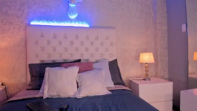 LilyHartt online show from April 12, 3:17 pm