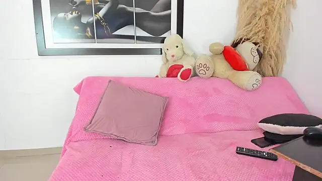 CHEVI BROWN20CM online show from February 3, 8:14 pm