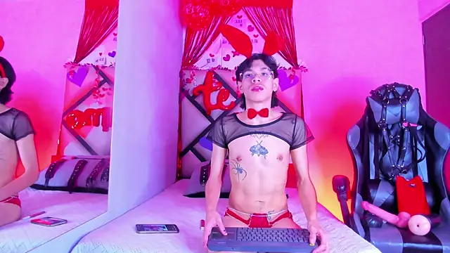 Snapshot of Bennet-Gray chatting on February 15, 5:04 am Bennet-Gray online show from February 15, 5:04 am