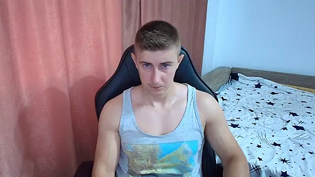 Snapshot of TodMusclePower9 chatting on July 11, 7:44 am TodMusclePower9 online show from July 11, 7:44 am