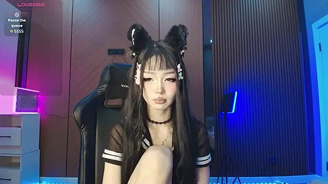 Snapshot of dionlee9 chatting on March 1, 4:31 pm dionlee9 online show from March 1, 4:31 pm