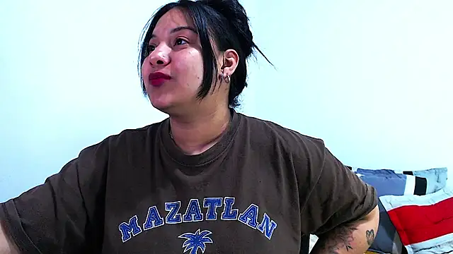 Snapshot of emily-rousee- chatting on February 26, 2:21 am emily-rousee- online show from February 26, 2:21 am