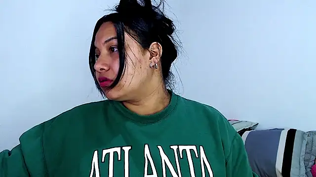 Snapshot of emily-rousee- chatting on February 27, 2:44 am emily-rousee- online show from February 27, 2:44 am