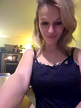 Snapshot of Couple-Kiwii-Orchidee-Boy chatting on March 2, 9:43 pm Couple-Kiwii-Orchidee-Boy online show from March 2, 9:43 pm