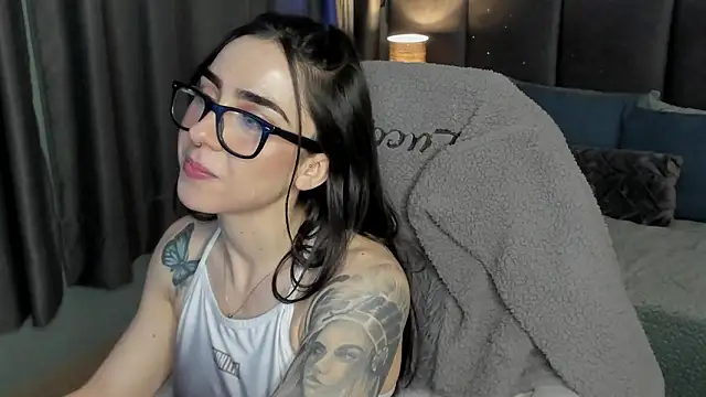 Snapshot of Luna_tagliaferri chatting on February 20, 2:17 pm Luna tagliaferri online show from February 20, 2:17 pm