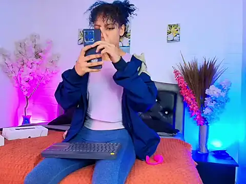 HannahBlue  online show from February 10, 12:20 pm