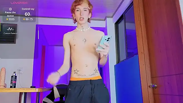 Snapshot of golden_twink_ chatting on February 7, 7:45 am golden twink online show from February 7, 7:45 am