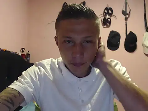 Snapshot of Cronos_Hot_8 chatting on March 1, 10:17 am Cronos Hot 8 online show from March 1, 10:17 am