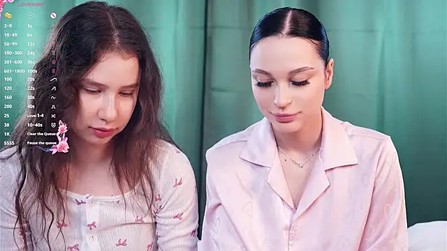 Snapshot of ZofiaSoshnik chatting on February 8, 7:45 am ZofiaSoshnik online show from February 8, 7:45 am