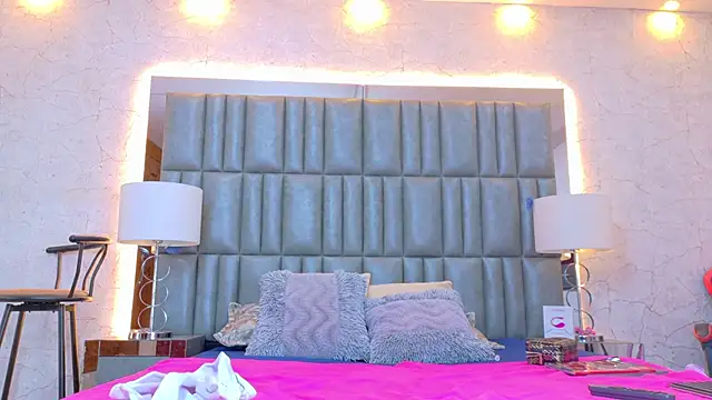 AlanaHouston online show from April 18, 4:49 am