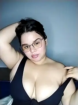 SamanthaStonee online show from April 3, 3:15 am