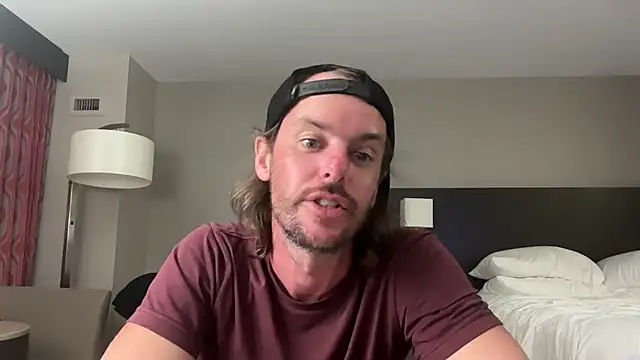 Snapshot of mr_mrs_glitter chatting on August 9, 2:35 am mr mrs glitter online show from August 9, 2:35 am