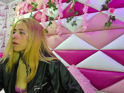 Snapshot of Dakota_Angell_ chatting on February 1, 3:05 am Dakota Angell online show from February 1, 3:05 am