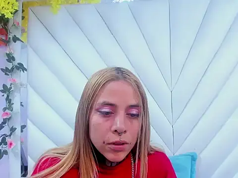 Snapshot of Dakota_Angell_ chatting on February 4, 2:17 am Dakota Angell online show from February 4, 2:17 am