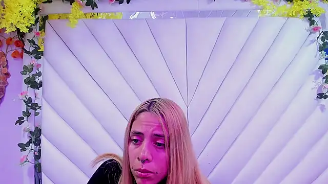 Snapshot of Dakota_Angell_ chatting on February 10, 2:59 am Dakota Angell online show from February 10, 2:59 am