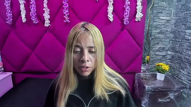 Snapshot of Dakota_Angell_ chatting on February 14, 3:14 am Dakota Angell online show from February 14, 3:14 am