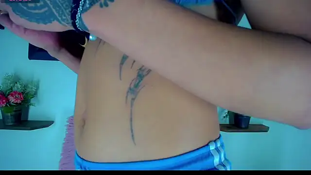 Snapshot of Darianna_Atehortua chatting on February 17, 9:21 pm Darianna Atehortua online show from February 17, 9:21 pm