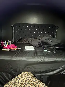 tipheragain online show from April 17, 1:25 pm