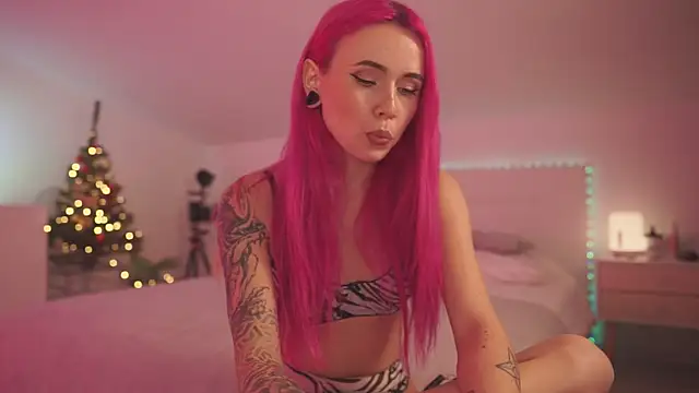 Snapshot of Sarah_Pink chatting on December 29, 5:12 pm Sarah Pink online show from December 29, 5:12 pm