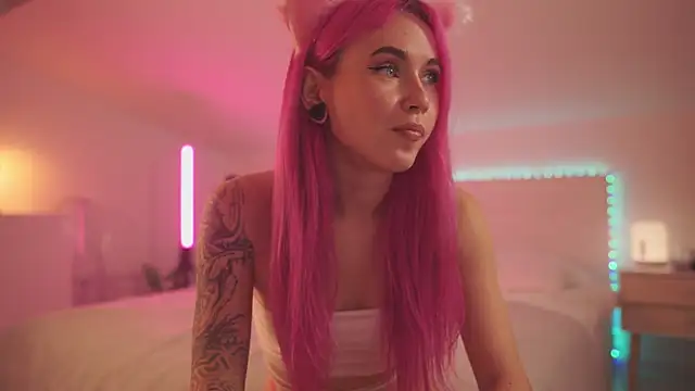 Snapshot of Sarah_Pink chatting on January 24, 5:11 pm Sarah Pink online show from January 24, 5:11 pm