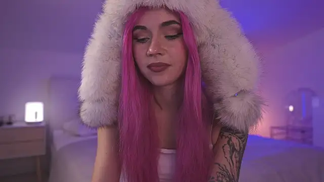 Snapshot of Sarah_Pink chatting on February 23, 5:29 pm Sarah Pink online show from February 23, 5:29 pm