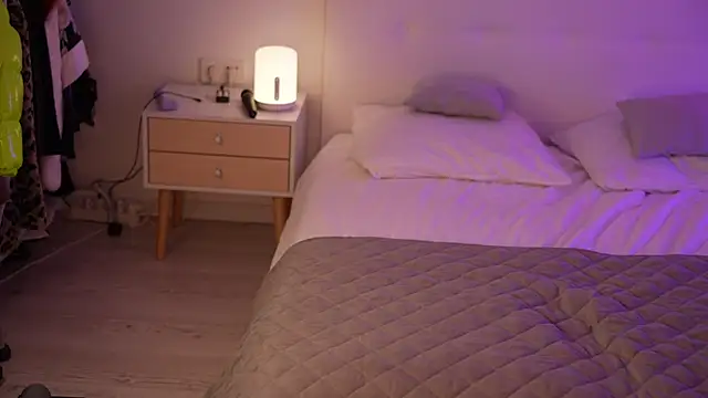 Snapshot of Sarah_Pink chatting on February 27, 5:47 pm Sarah Pink online show from February 27, 5:47 pm