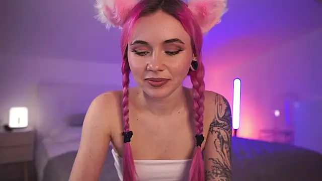 Snapshot of Sarah_Pink chatting on March 9, 5:28 pm Sarah Pink online show from March 9, 5:28 pm