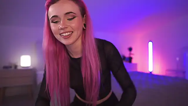 Snapshot of Sarah_Pink chatting on March 16, 5:28 pm Sarah Pink online show from March 16, 5:28 pm