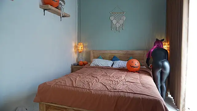 Snapshot of Sarah_Pink chatting on October 31, 1:39 am Sarah Pink online show from October 31, 1:39 am